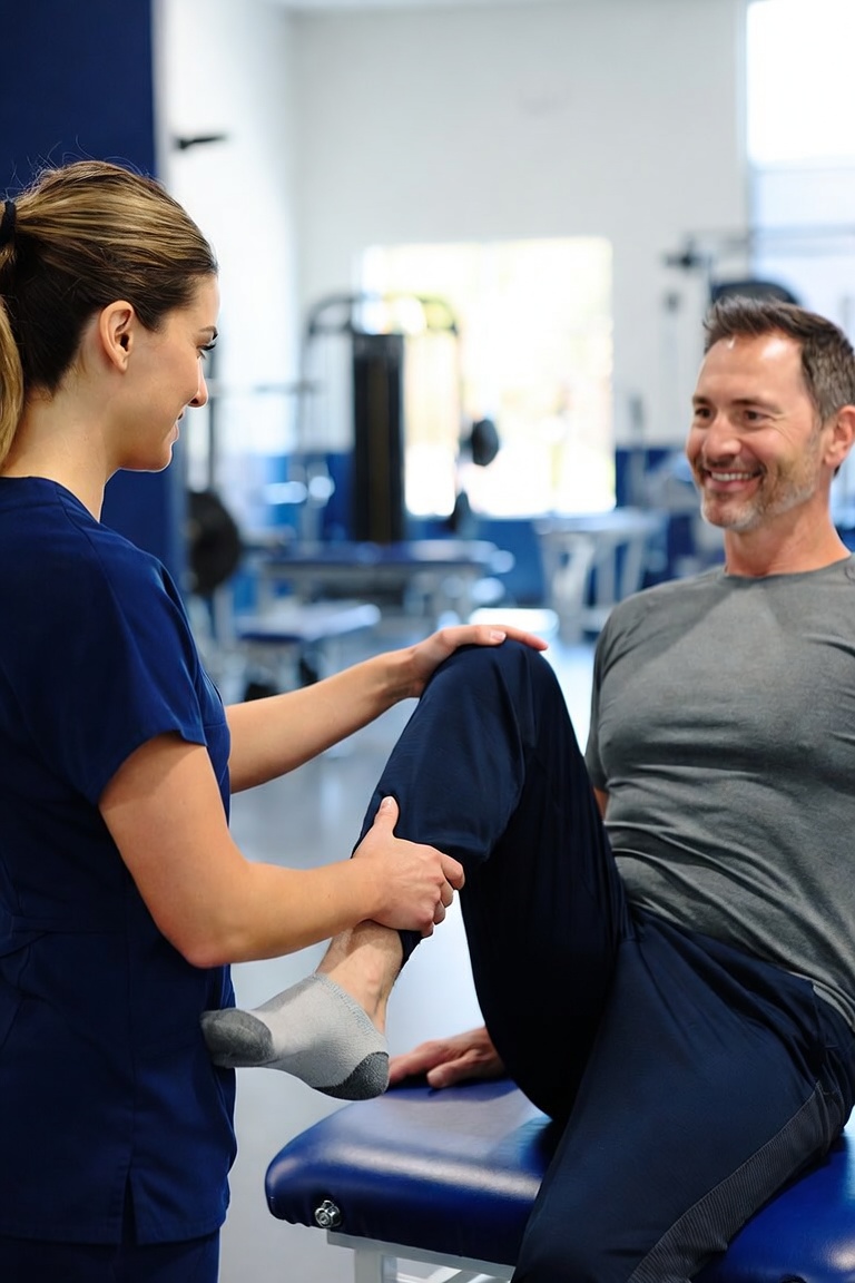 Physical therapist treating an injured patient at an Irving injury clinic